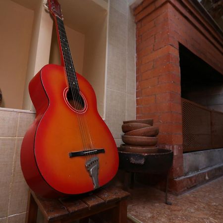 Feola Hostel Koetaisi Buitenkant foto