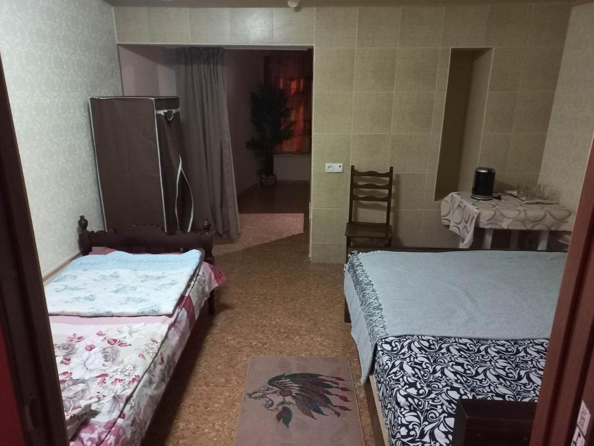 Feola Hostel Koetaisi Buitenkant foto