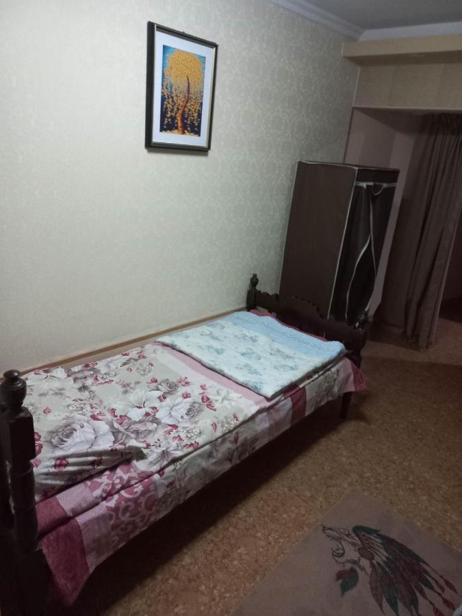 Feola Hostel Koetaisi Buitenkant foto