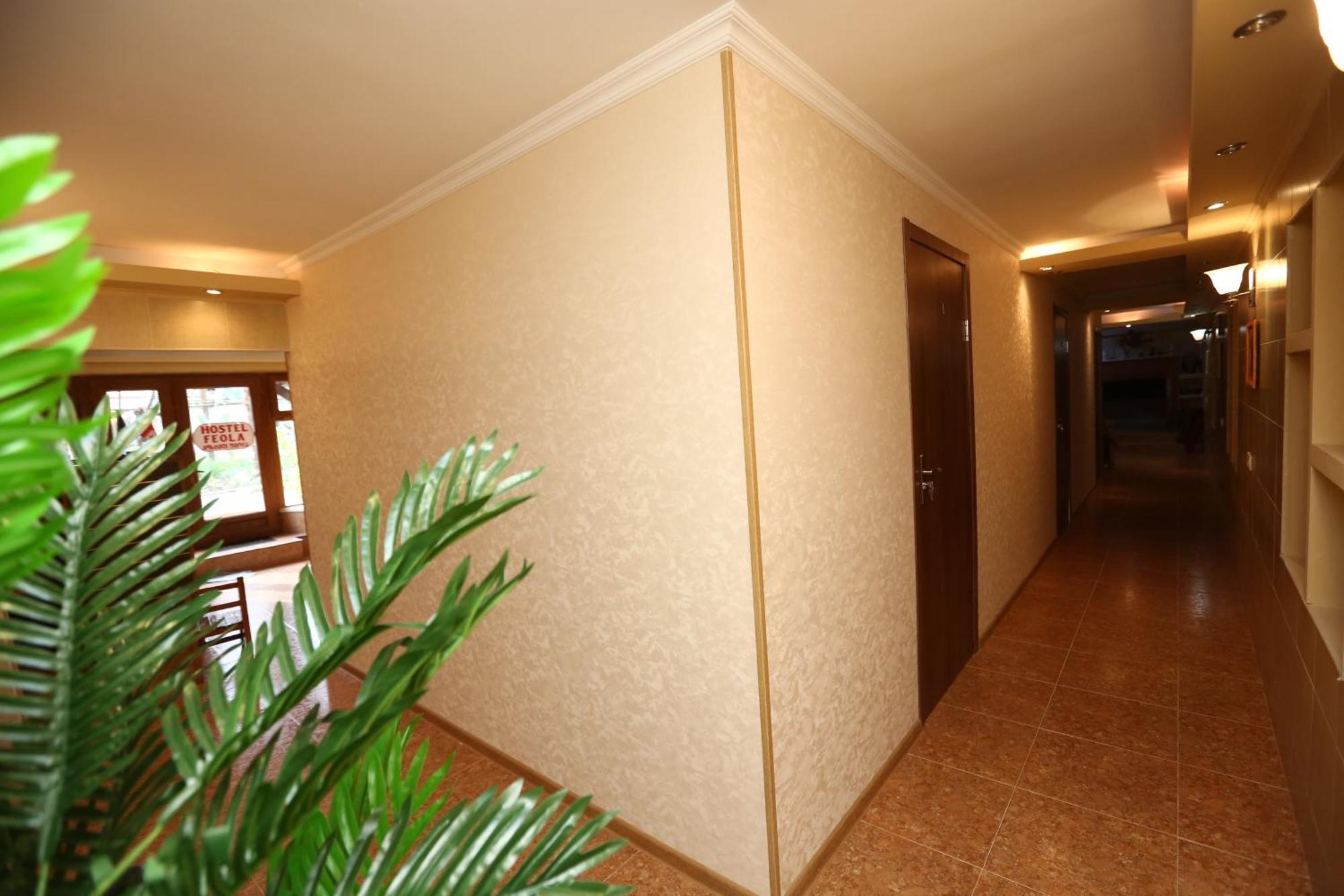 Feola Hostel Koetaisi Buitenkant foto