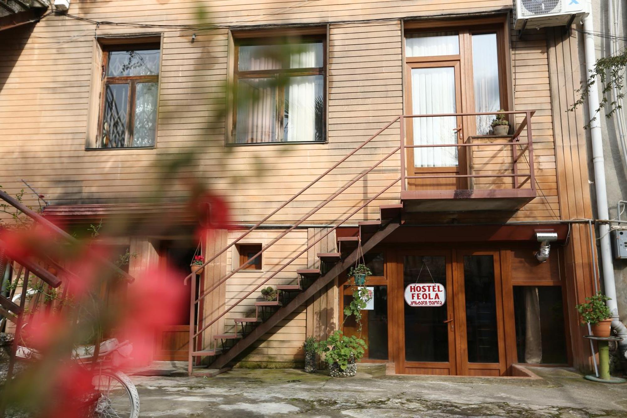 Feola Hostel Koetaisi Buitenkant foto