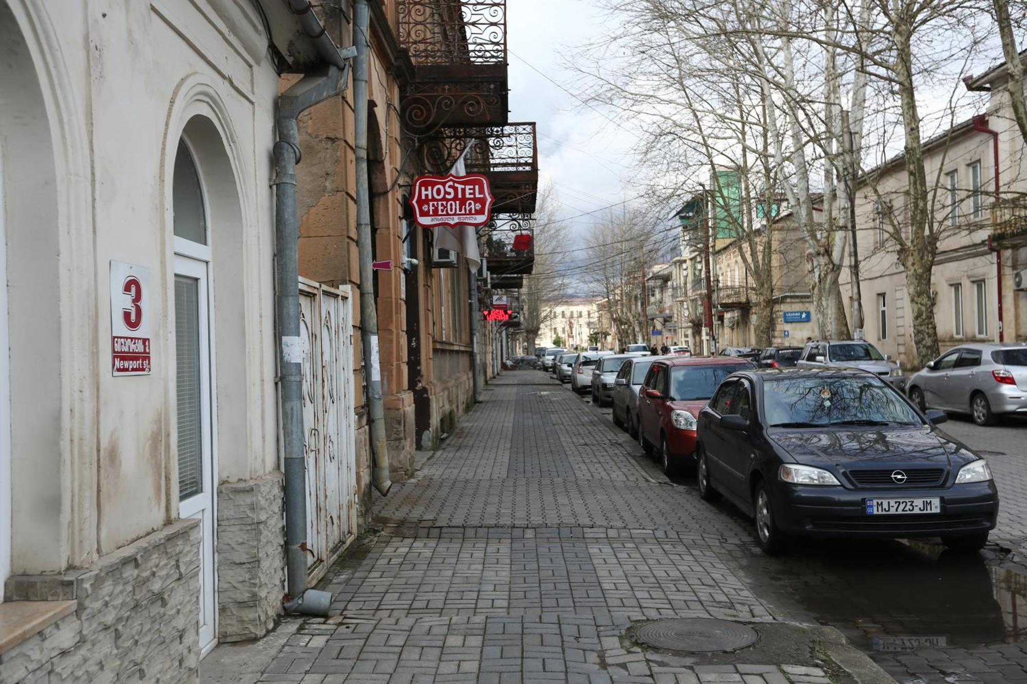 Feola Hostel Koetaisi Buitenkant foto