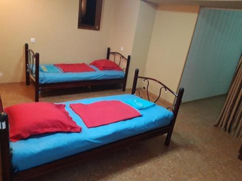 Feola Hostel Koetaisi Buitenkant foto
